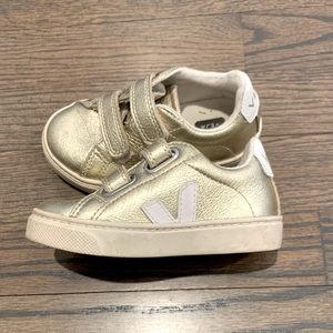 Toddler Girls gold veja shoes